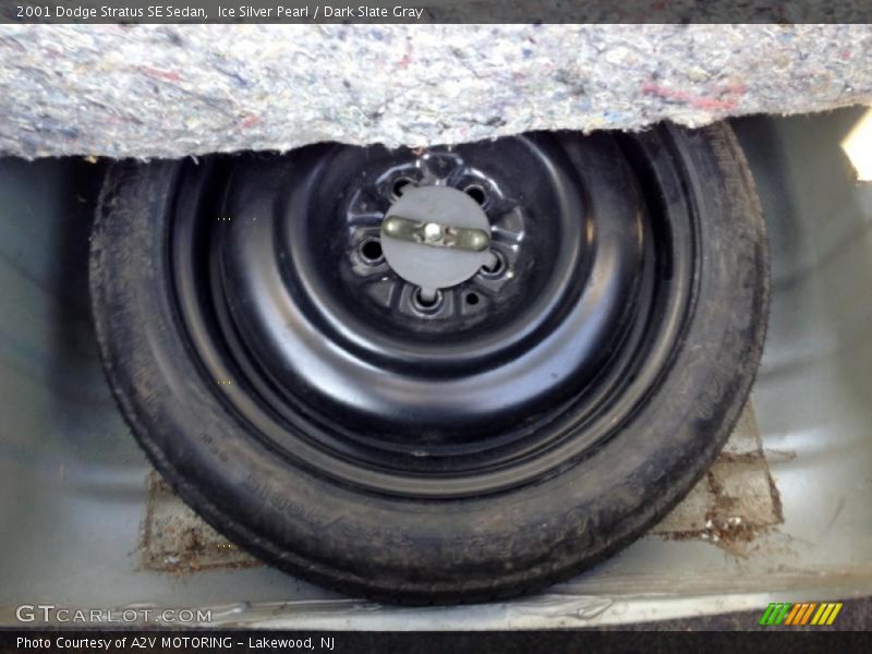 Ice Silver Pearl / Dark Slate Gray 2001 Dodge Stratus SE Sedan