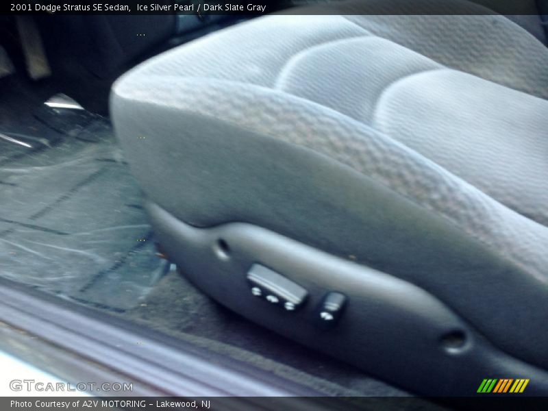 Ice Silver Pearl / Dark Slate Gray 2001 Dodge Stratus SE Sedan