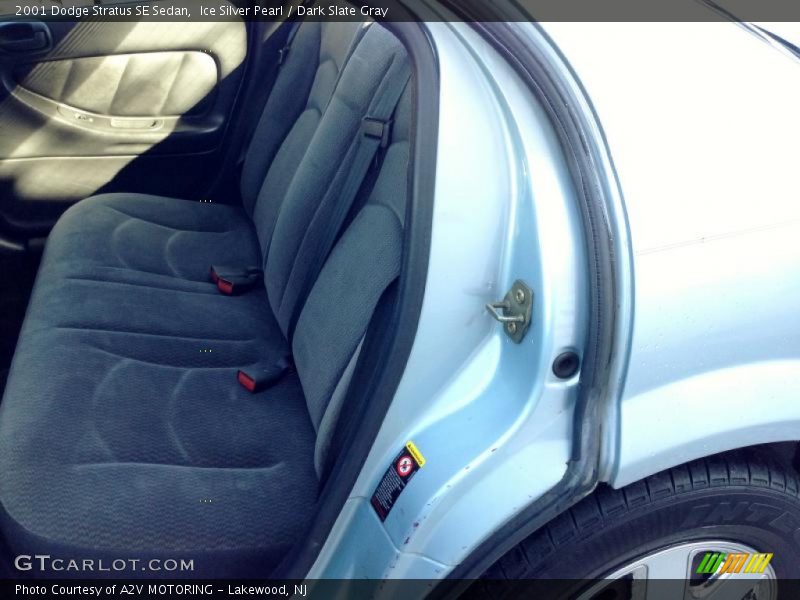 Ice Silver Pearl / Dark Slate Gray 2001 Dodge Stratus SE Sedan