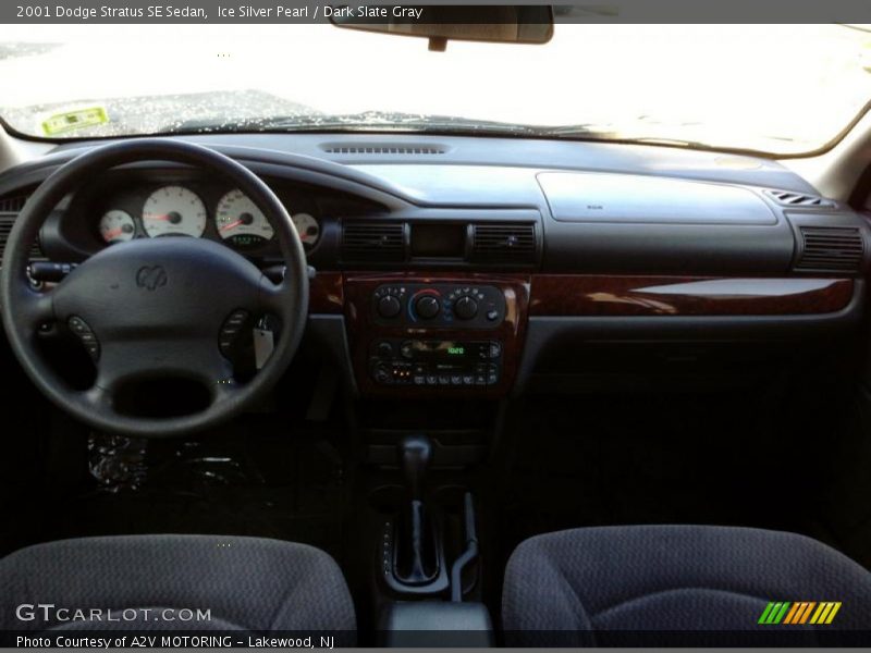 Ice Silver Pearl / Dark Slate Gray 2001 Dodge Stratus SE Sedan