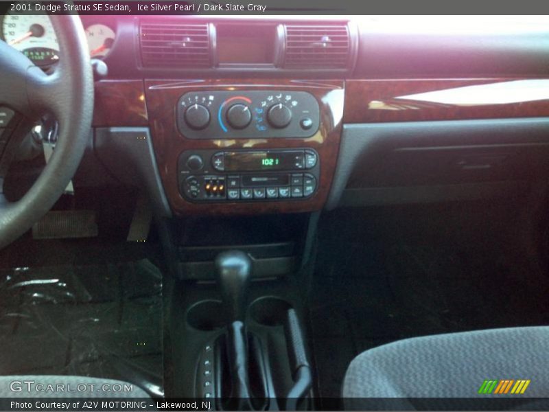 Ice Silver Pearl / Dark Slate Gray 2001 Dodge Stratus SE Sedan