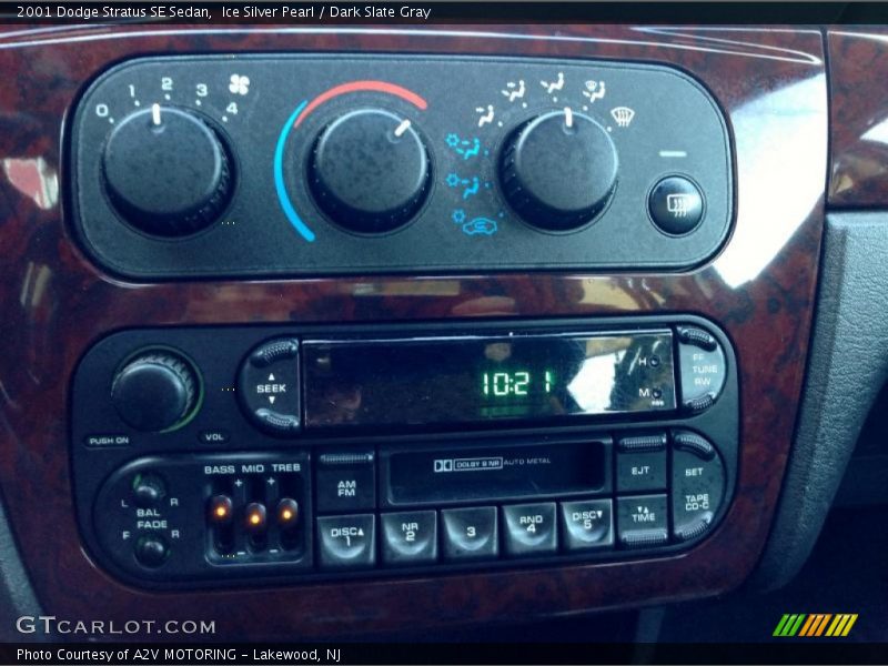 Ice Silver Pearl / Dark Slate Gray 2001 Dodge Stratus SE Sedan