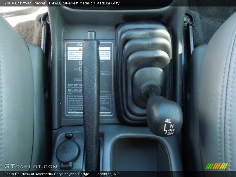 Silverleaf Metallic / Medium Gray 2004 Chevrolet Tracker LT 4WD
