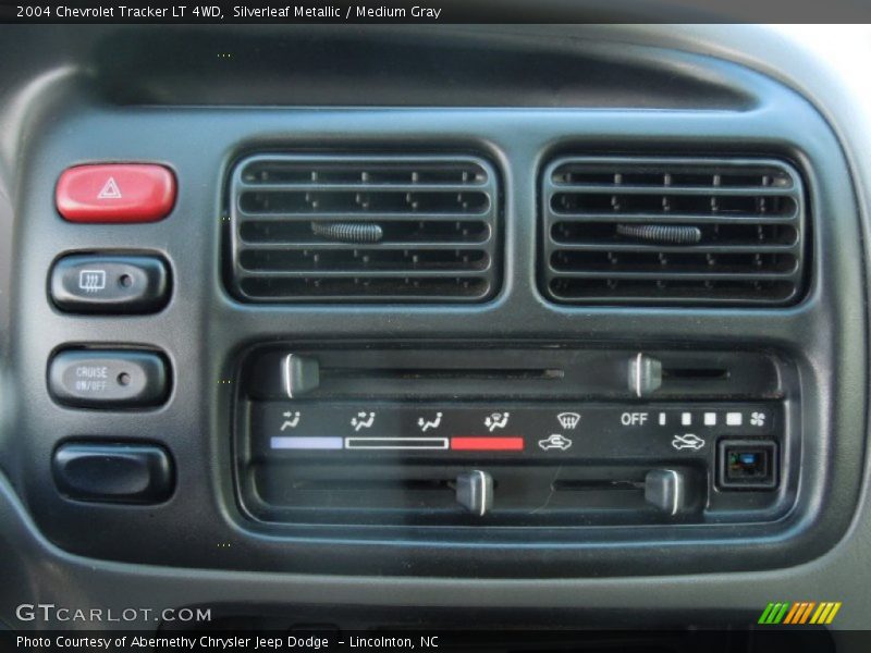 Silverleaf Metallic / Medium Gray 2004 Chevrolet Tracker LT 4WD