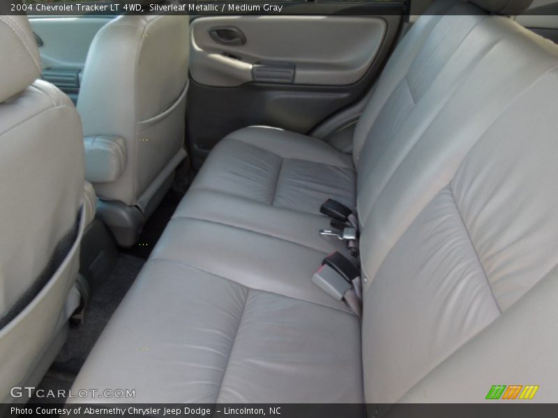 Silverleaf Metallic / Medium Gray 2004 Chevrolet Tracker LT 4WD