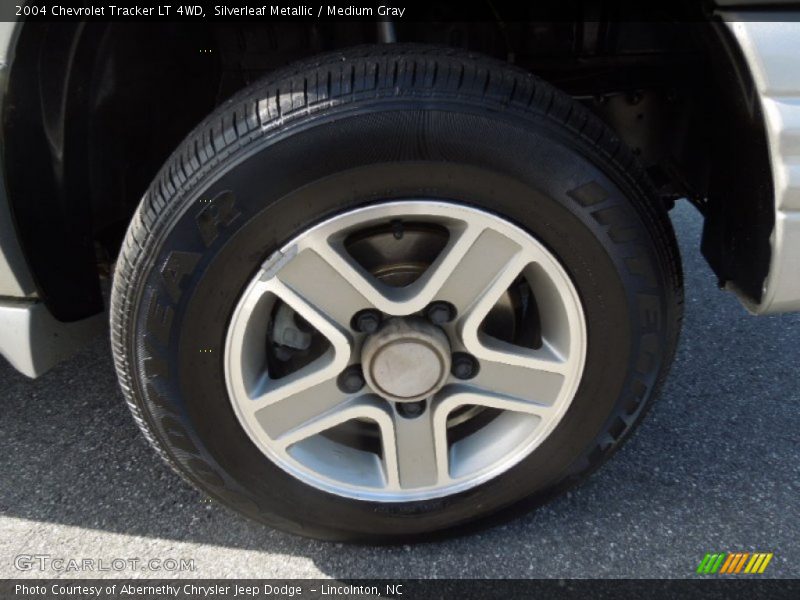Silverleaf Metallic / Medium Gray 2004 Chevrolet Tracker LT 4WD