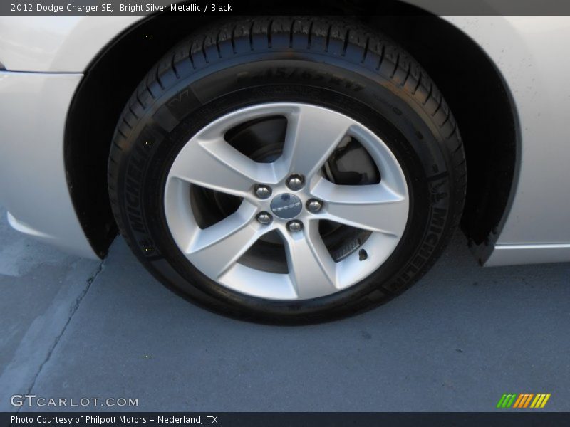 Bright Silver Metallic / Black 2012 Dodge Charger SE