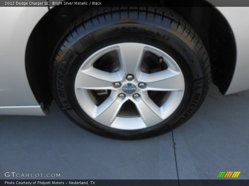 Bright Silver Metallic / Black 2012 Dodge Charger SE