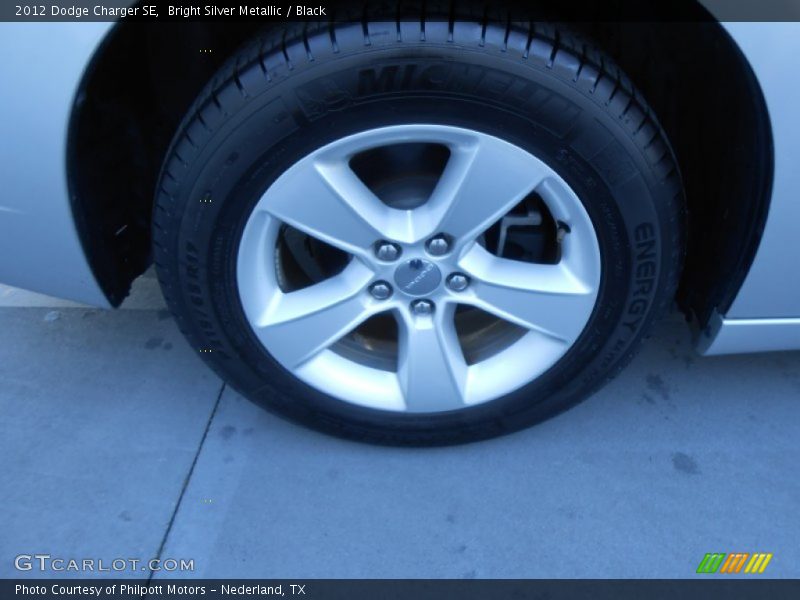 Bright Silver Metallic / Black 2012 Dodge Charger SE