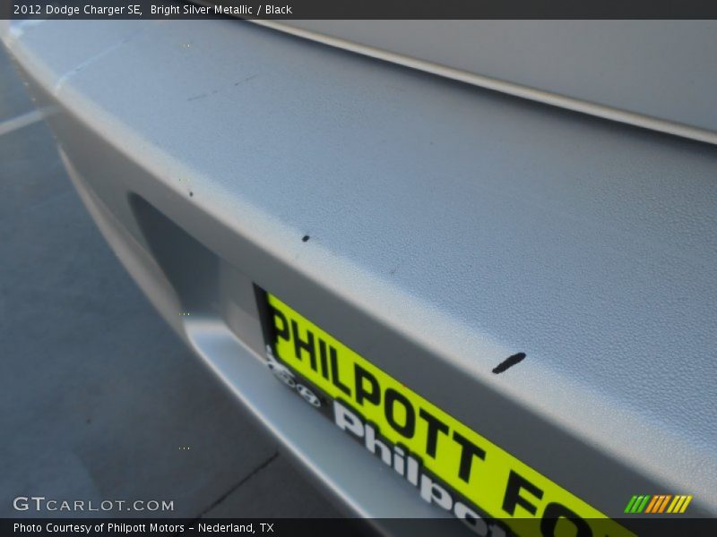 Bright Silver Metallic / Black 2012 Dodge Charger SE