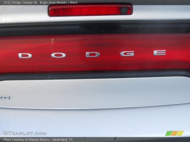 Bright Silver Metallic / Black 2012 Dodge Charger SE