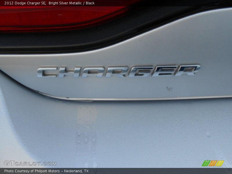 Bright Silver Metallic / Black 2012 Dodge Charger SE