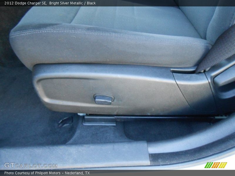 Bright Silver Metallic / Black 2012 Dodge Charger SE