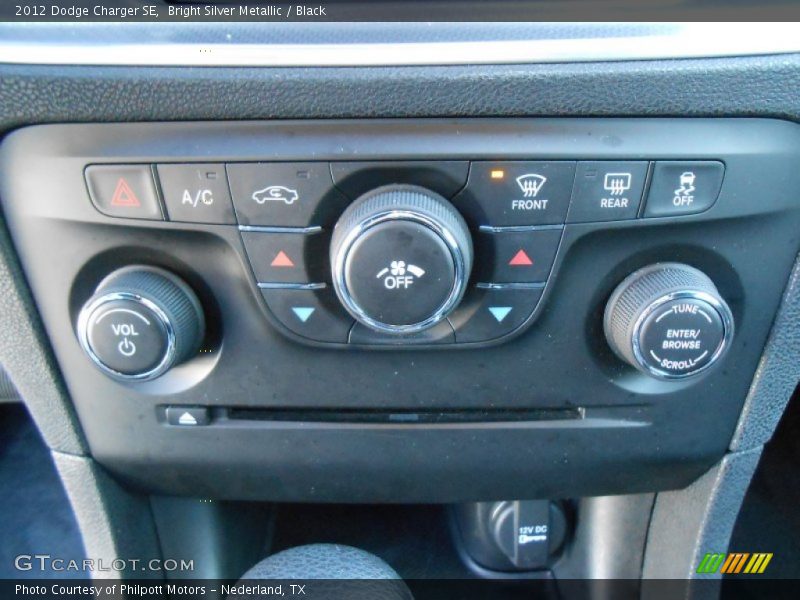 Bright Silver Metallic / Black 2012 Dodge Charger SE