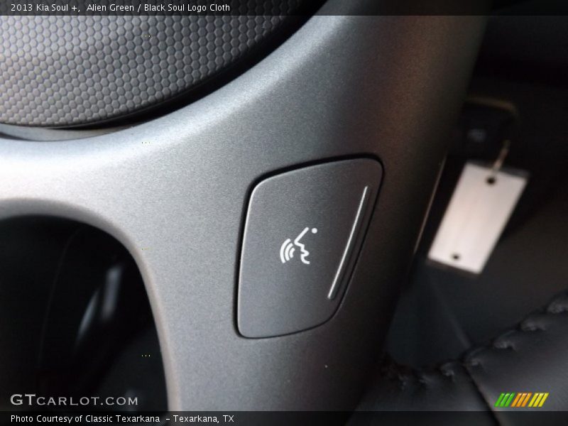 Alien Green / Black Soul Logo Cloth 2013 Kia Soul +