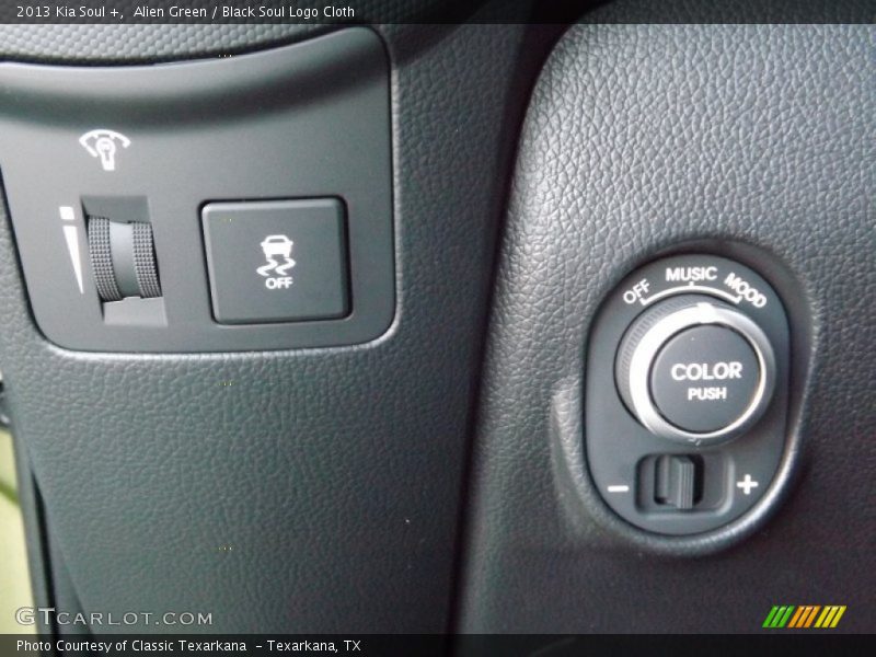 Alien Green / Black Soul Logo Cloth 2013 Kia Soul +