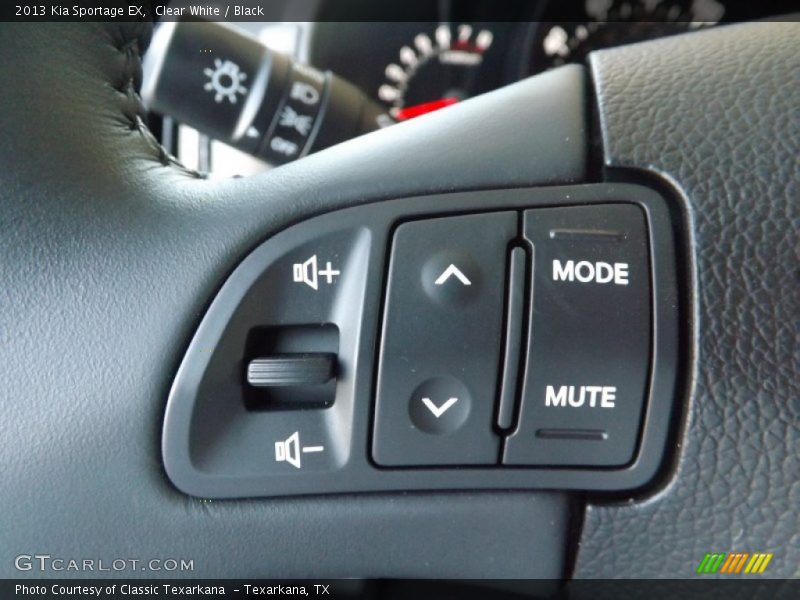 Clear White / Black 2013 Kia Sportage EX