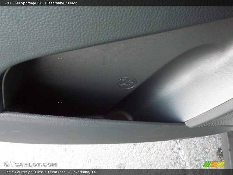Clear White / Black 2013 Kia Sportage EX