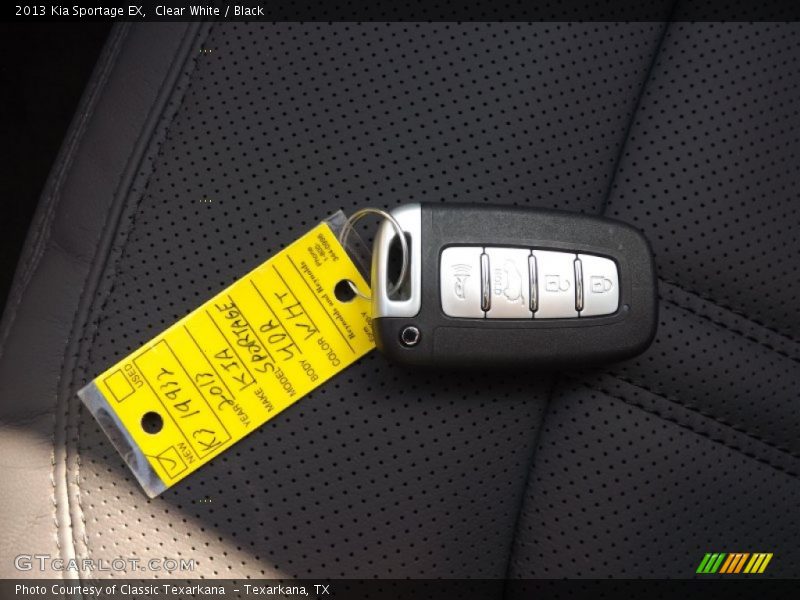 Clear White / Black 2013 Kia Sportage EX