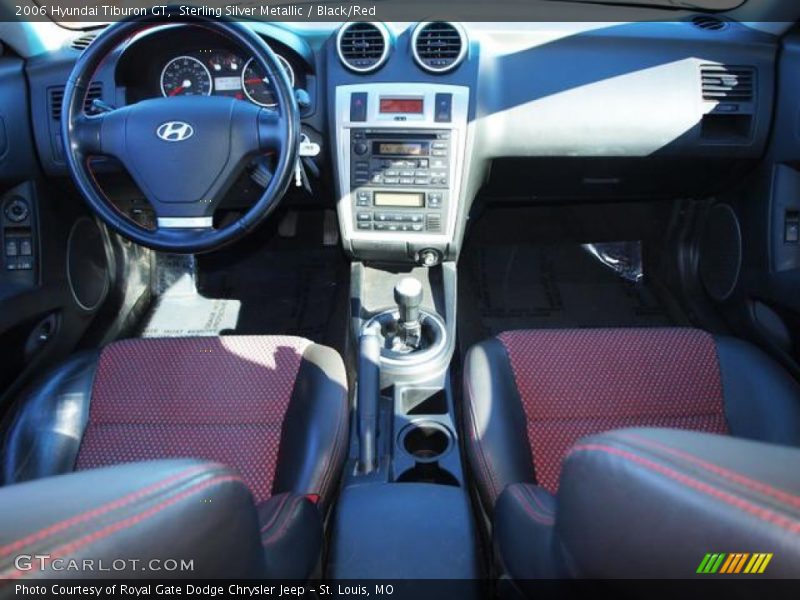 Dashboard of 2006 Tiburon GT
