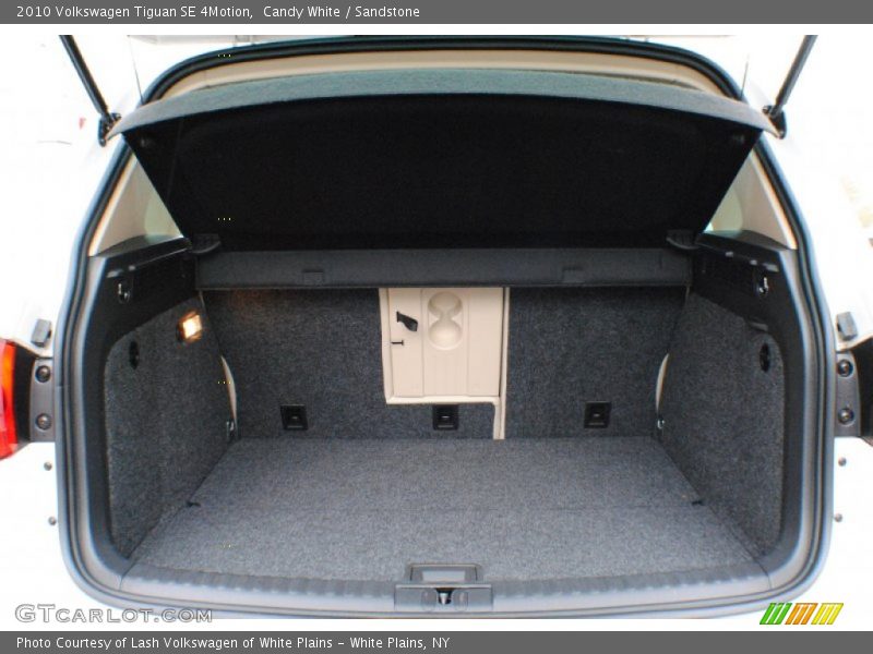 Candy White / Sandstone 2010 Volkswagen Tiguan SE 4Motion