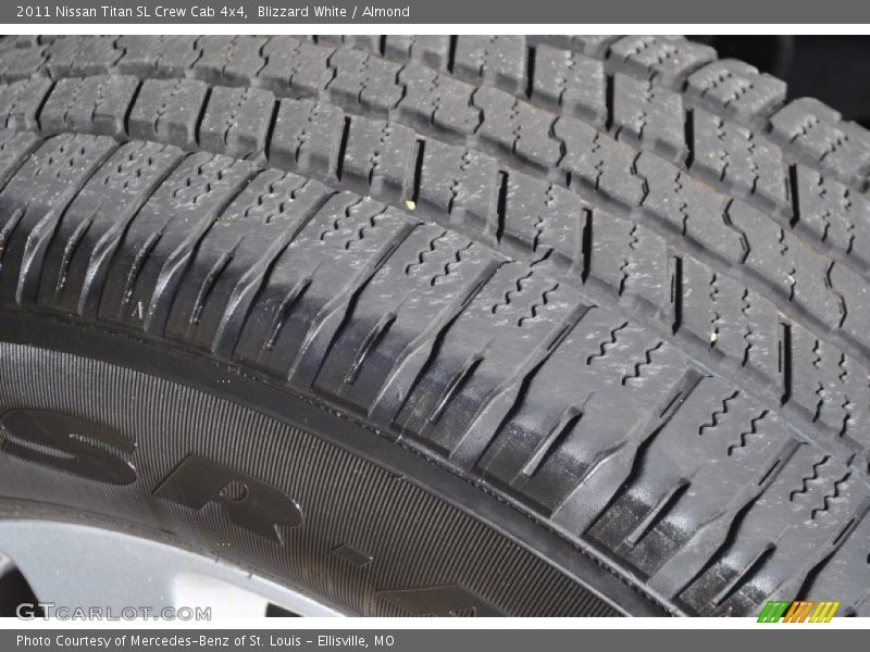 Blizzard White / Almond 2011 Nissan Titan SL Crew Cab 4x4
