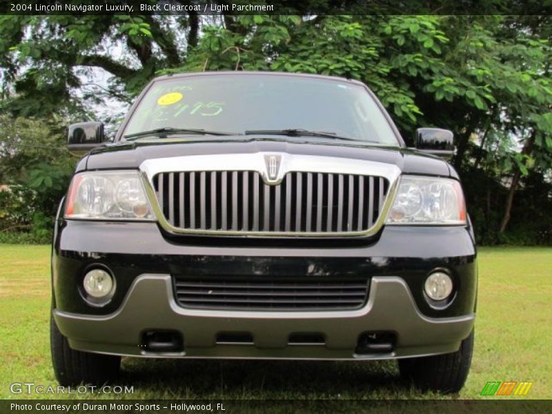 Black Clearcoat / Light Parchment 2004 Lincoln Navigator Luxury