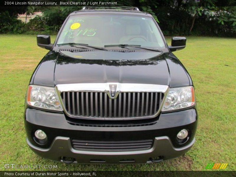 Black Clearcoat / Light Parchment 2004 Lincoln Navigator Luxury