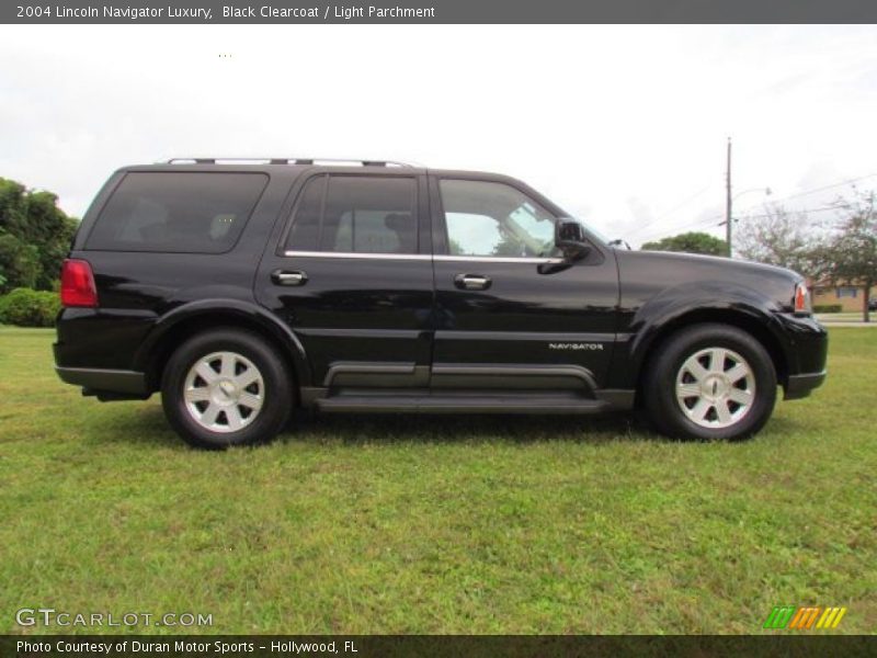 Black Clearcoat / Light Parchment 2004 Lincoln Navigator Luxury
