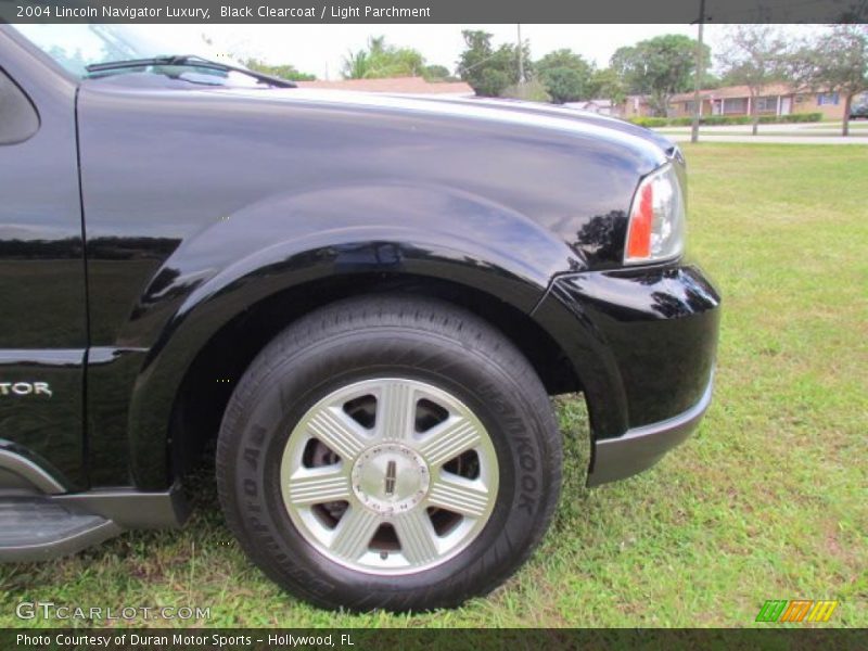 Black Clearcoat / Light Parchment 2004 Lincoln Navigator Luxury