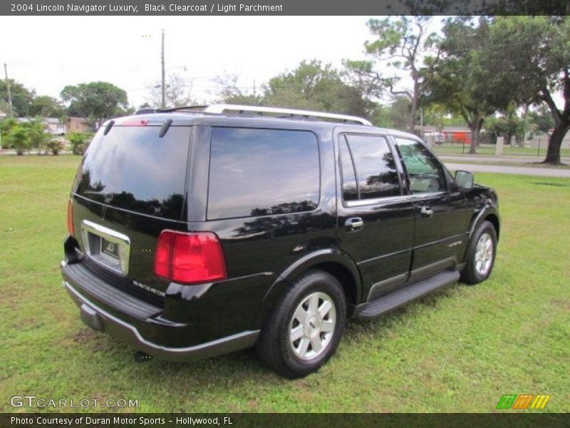 Black Clearcoat / Light Parchment 2004 Lincoln Navigator Luxury