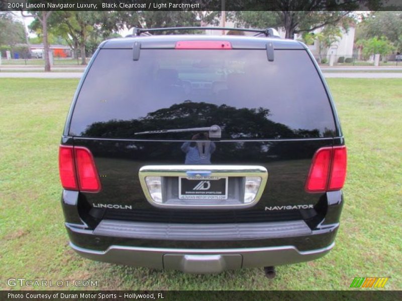 Black Clearcoat / Light Parchment 2004 Lincoln Navigator Luxury