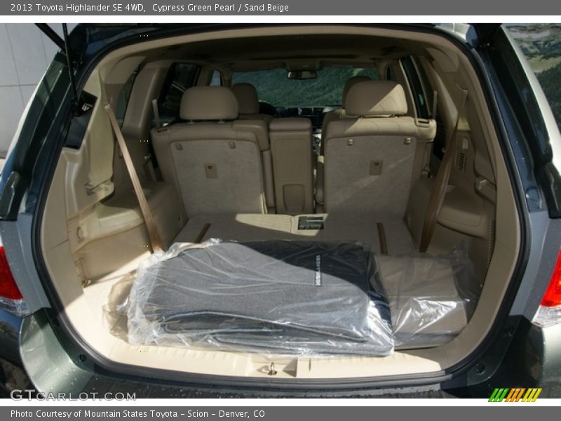 Cypress Green Pearl / Sand Beige 2013 Toyota Highlander SE 4WD