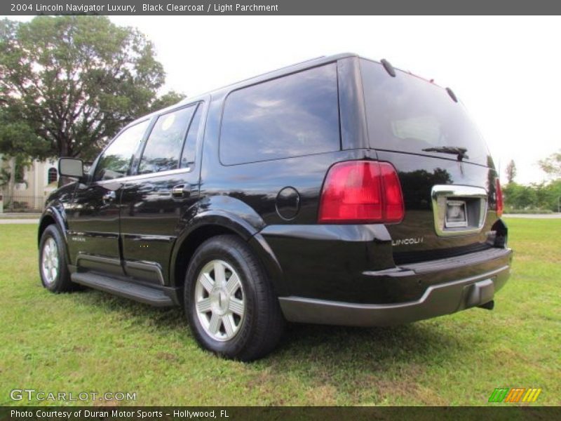 Black Clearcoat / Light Parchment 2004 Lincoln Navigator Luxury