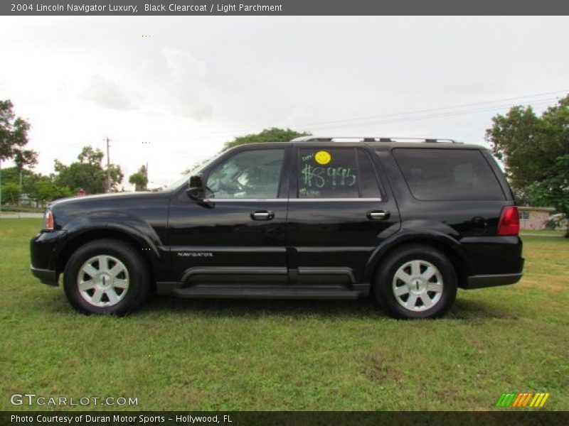 Black Clearcoat / Light Parchment 2004 Lincoln Navigator Luxury