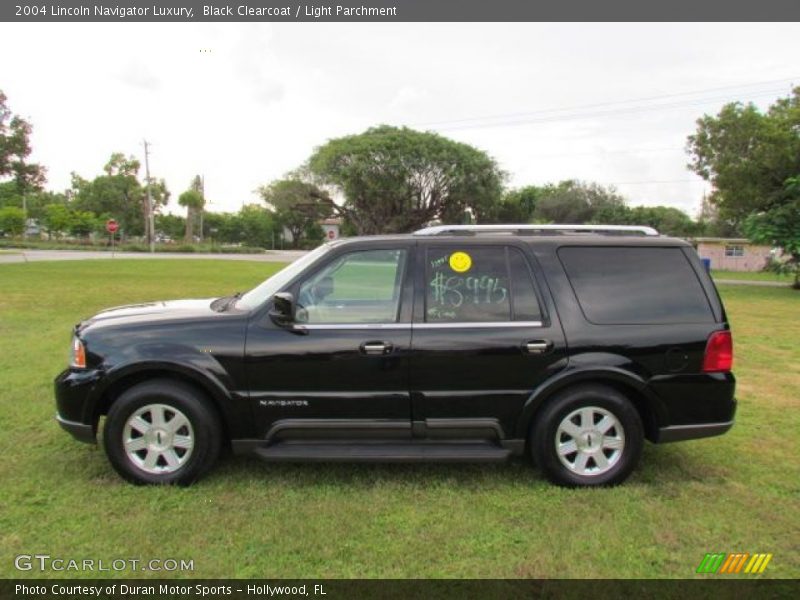 Black Clearcoat / Light Parchment 2004 Lincoln Navigator Luxury