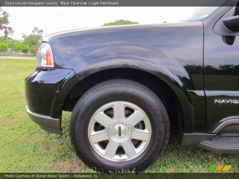 Black Clearcoat / Light Parchment 2004 Lincoln Navigator Luxury