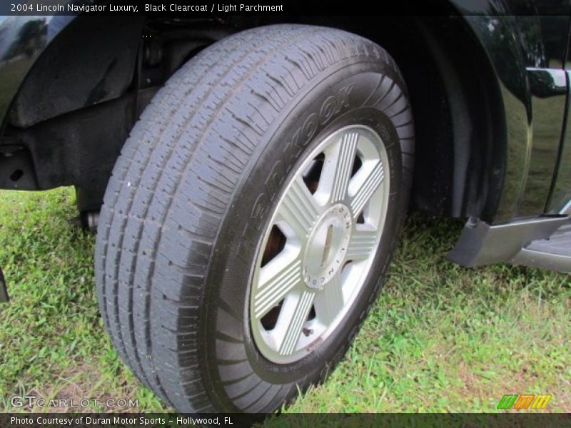 Black Clearcoat / Light Parchment 2004 Lincoln Navigator Luxury