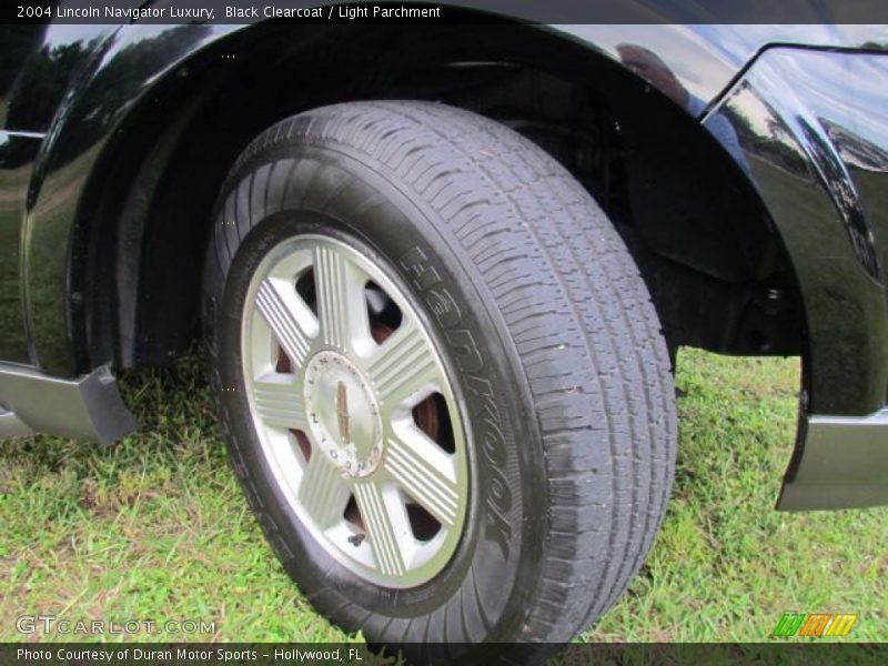 Black Clearcoat / Light Parchment 2004 Lincoln Navigator Luxury