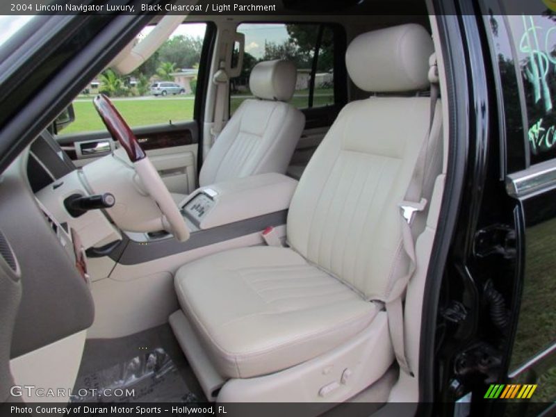 Front Seat of 2004 Navigator Luxury