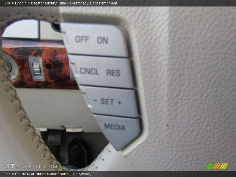 Controls of 2004 Navigator Luxury