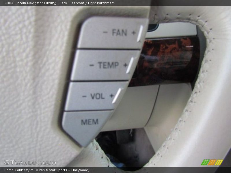 Controls of 2004 Navigator Luxury