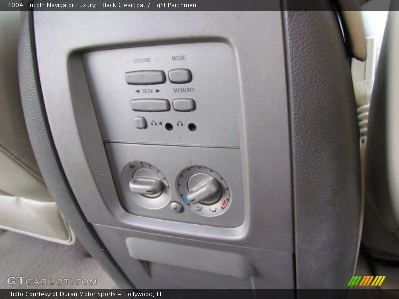Controls of 2004 Navigator Luxury