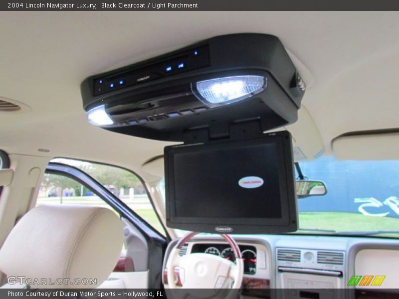 Black Clearcoat / Light Parchment 2004 Lincoln Navigator Luxury