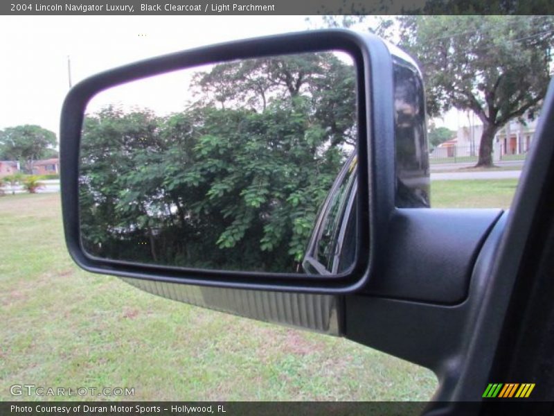 Black Clearcoat / Light Parchment 2004 Lincoln Navigator Luxury