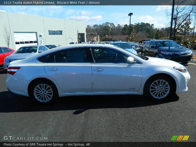 Blizzard White Pearl / Almond 2013 Toyota Avalon Hybrid Limited