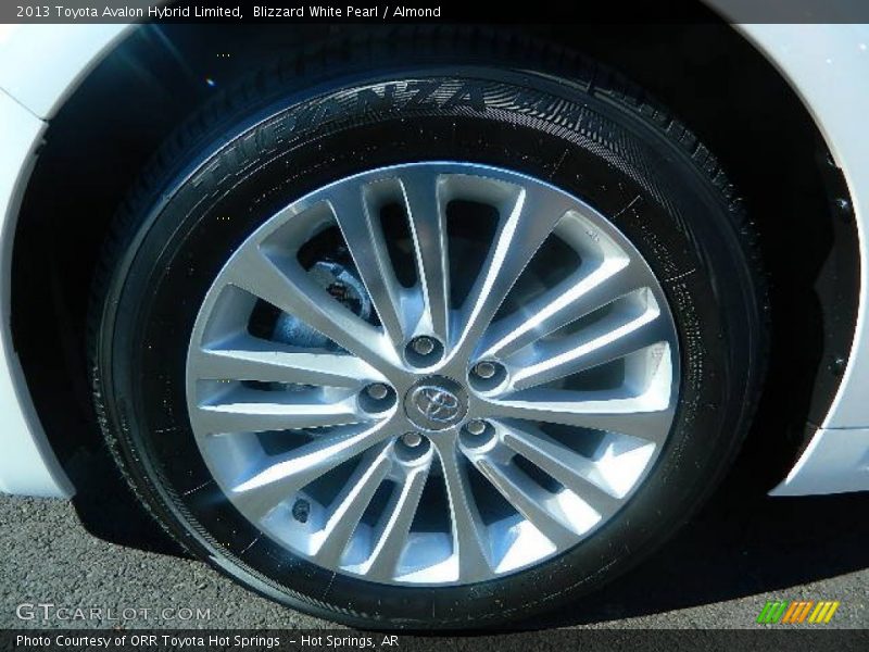 Blizzard White Pearl / Almond 2013 Toyota Avalon Hybrid Limited