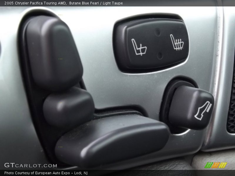 Controls of 2005 Pacifica Touring AWD