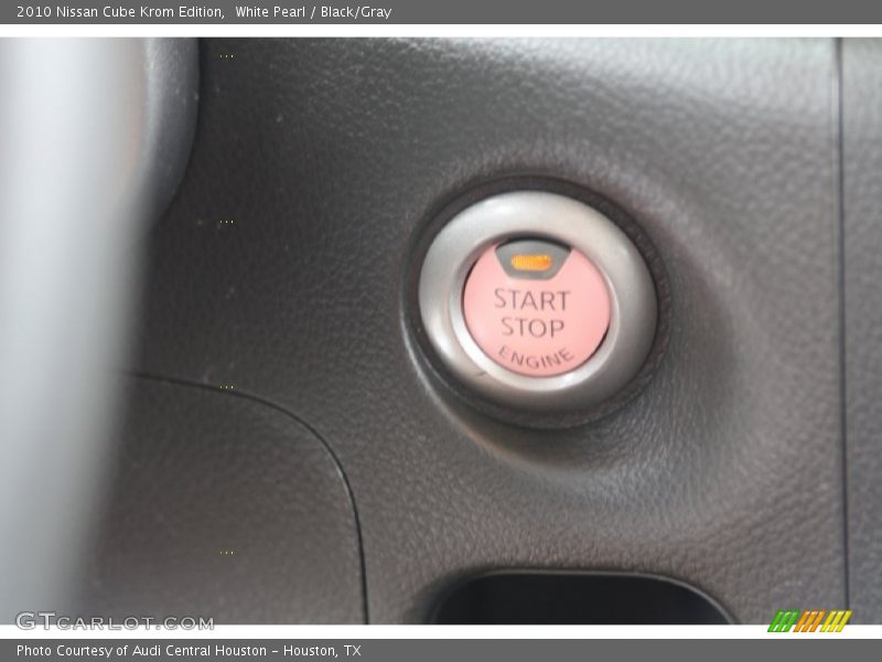 White Pearl / Black/Gray 2010 Nissan Cube Krom Edition