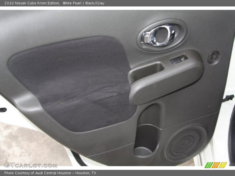 White Pearl / Black/Gray 2010 Nissan Cube Krom Edition